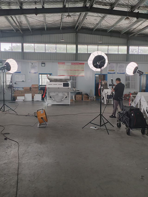 A Koyue Color Sorter convidou especialmente uma equipe profissional para gravar um vídeo promocional, mostrando a beleza da tecnologia e da indústria